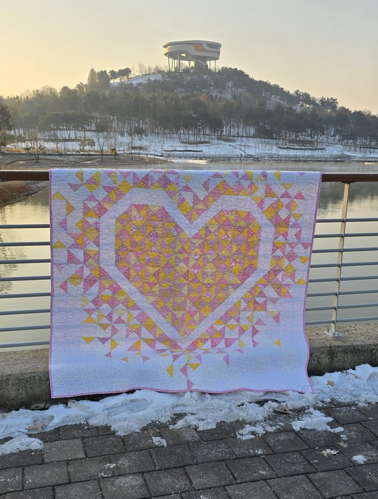 Finished Exploding Heart quilt showing overall quilting pattern